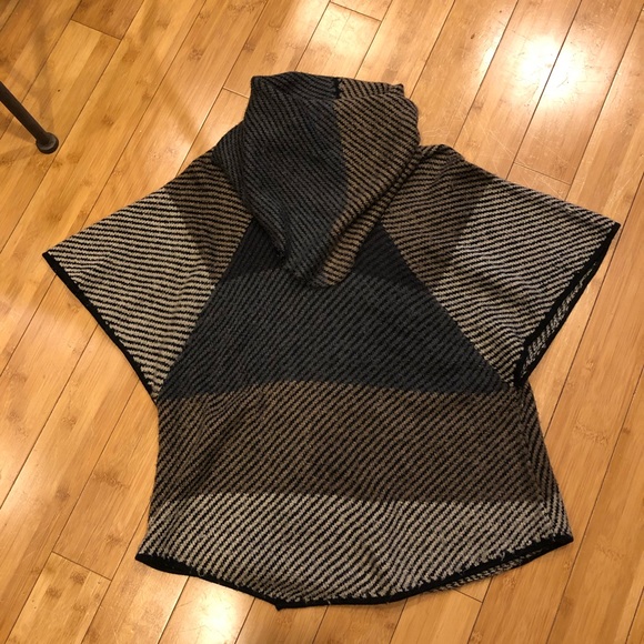 Curio Turtleneck Poncho Sweater - Picture 2 of 5